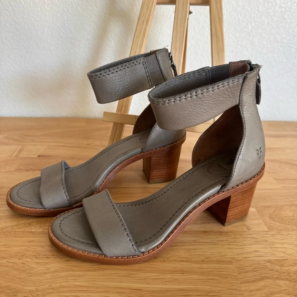 Frye Brielle Back Zip Block Heel Leather Block Gray Women's Sandals Size 6